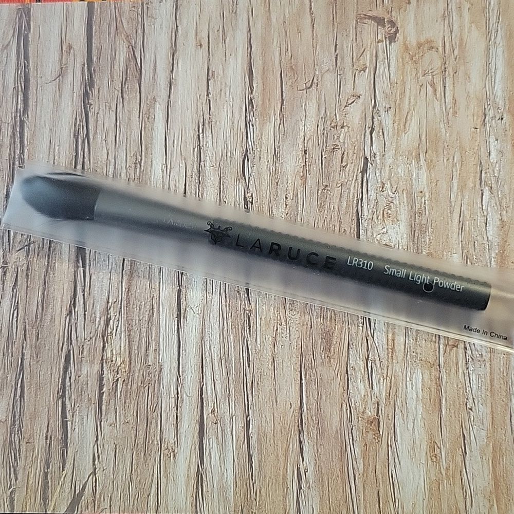 Laruce LR310 Small Light Powder Brush